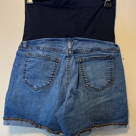 Flower embellishments on front pockets - Picture 4 of 7